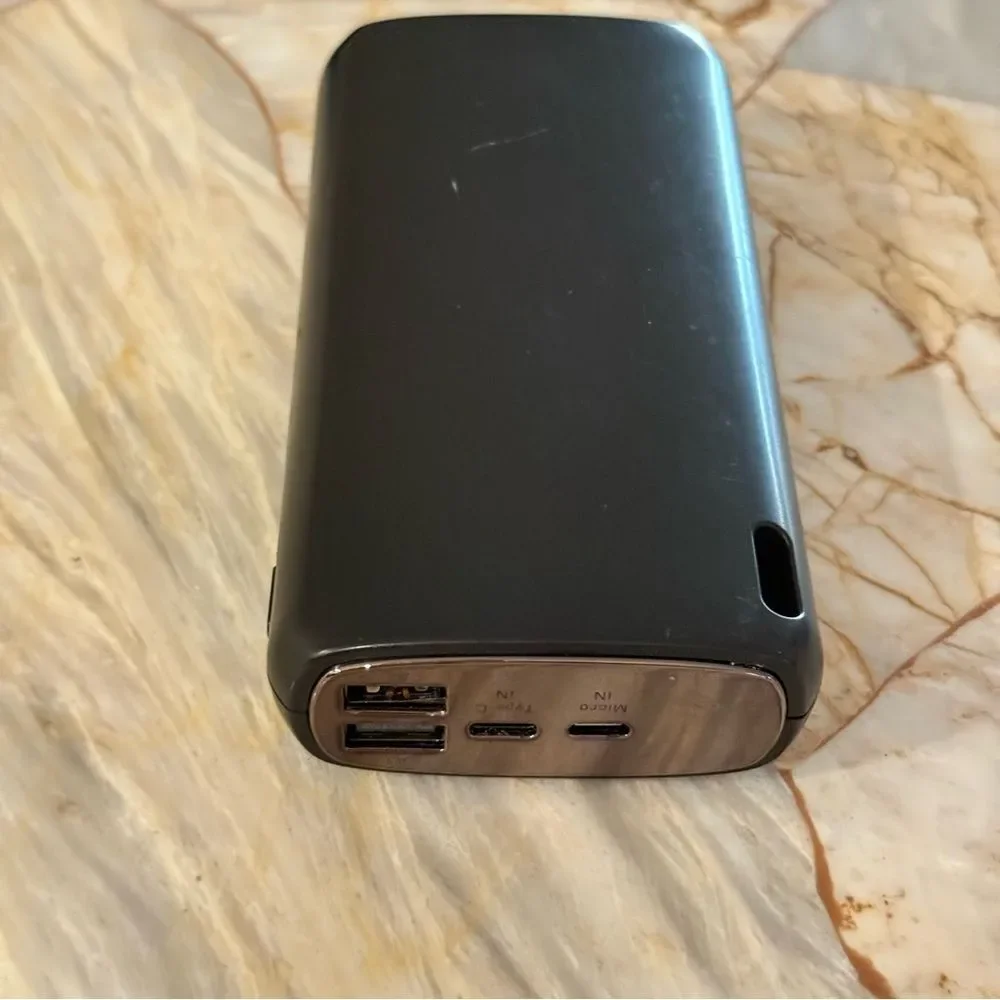 Black Portable Charger‎